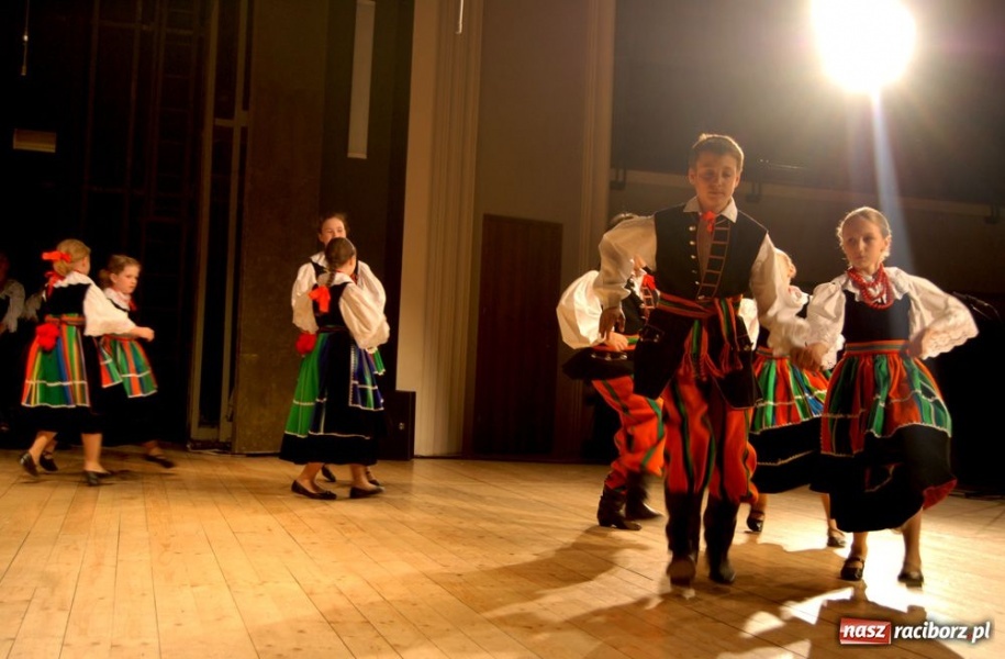 Zdjęcie w galerii na portalu naszraciborz.pl: Strzecha pokazała Hej kole młyna wiadomości z regionu