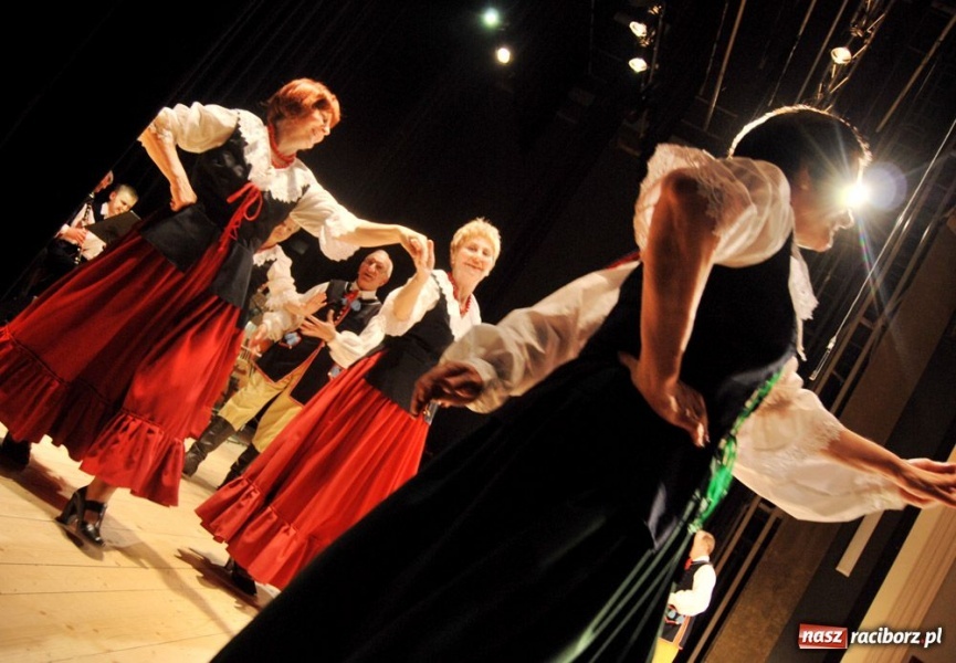 Zdjęcie w galerii na portalu naszraciborz.pl: Strzecha pokazała Hej kole młyna wiadomości z regionu