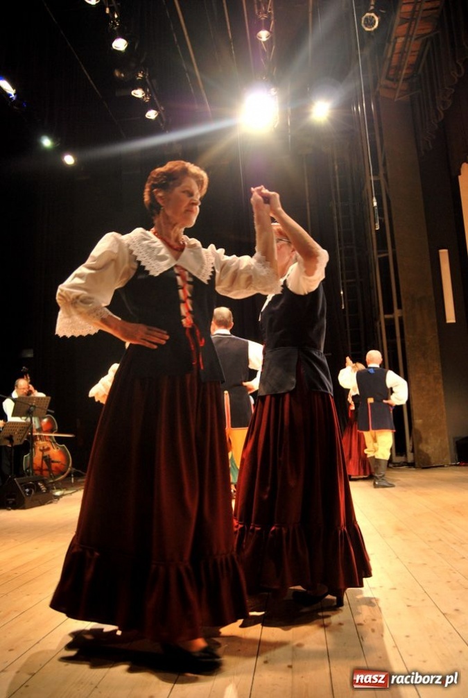 Zdjęcie w galerii na portalu naszraciborz.pl: Strzecha pokazała Hej kole młyna wiadomości z regionu