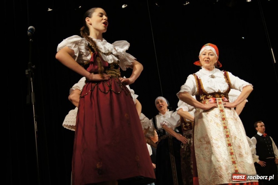 Zdjęcie w galerii na portalu naszraciborz.pl: Strzecha pokazała Hej kole młyna wiadomości z regionu