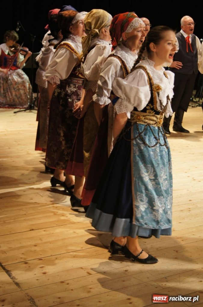 Zdjęcie w galerii na portalu naszraciborz.pl: Strzecha pokazała Hej kole młyna wiadomości z regionu