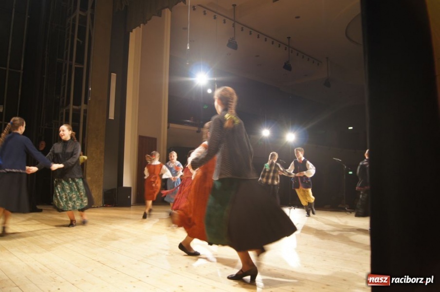 Zdjęcie w galerii na portalu naszraciborz.pl: Strzecha pokazała Hej kole młyna wiadomości z regionu