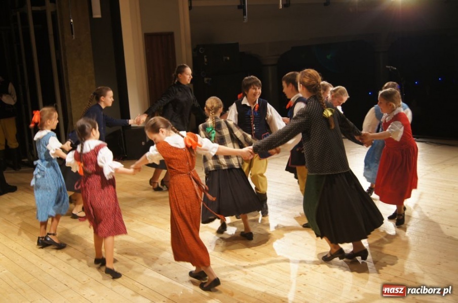 Zdjęcie w galerii na portalu naszraciborz.pl: Strzecha pokazała Hej kole młyna wiadomości z regionu