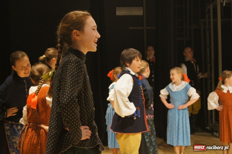 Zdjęcie w galerii na portalu naszraciborz.pl: Strzecha pokazała Hej kole młyna wiadomości z regionu