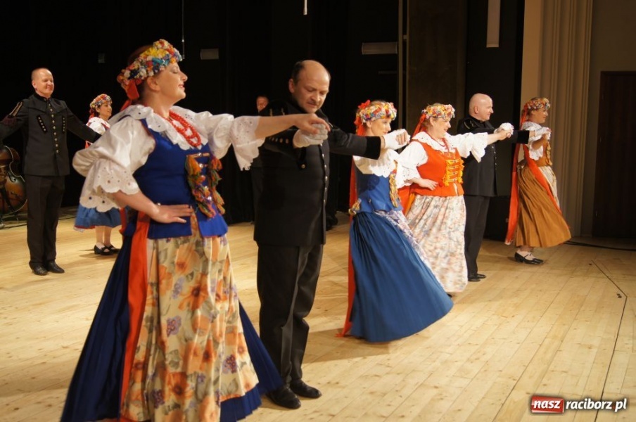 Zdjęcie w galerii na portalu naszraciborz.pl: Strzecha pokazała Hej kole młyna wiadomości z regionu