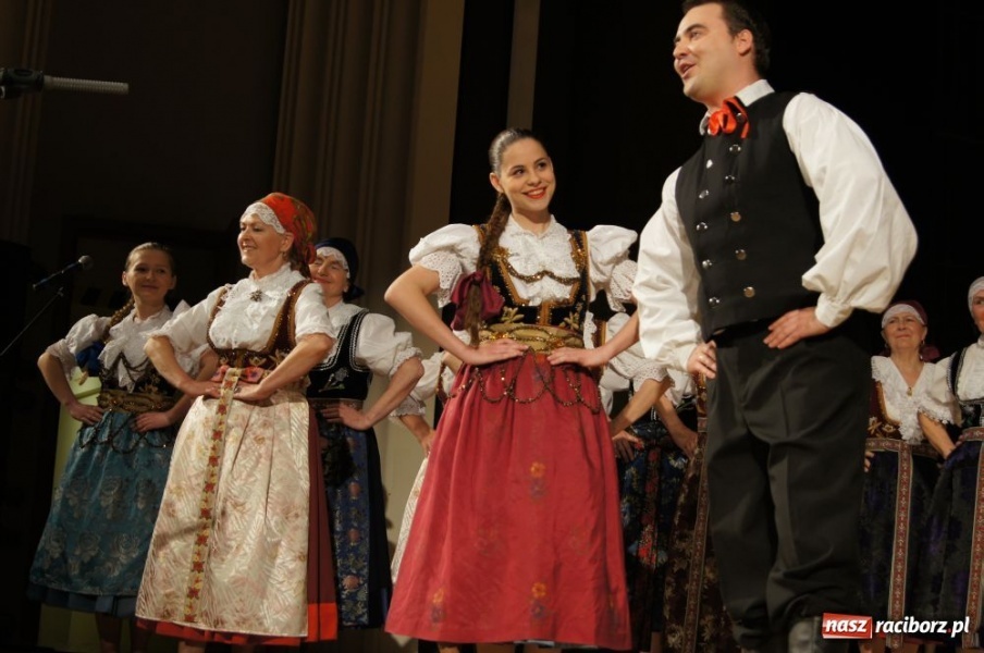 Zdjęcie w galerii na portalu naszraciborz.pl: Strzecha pokazała Hej kole młyna wiadomości z regionu