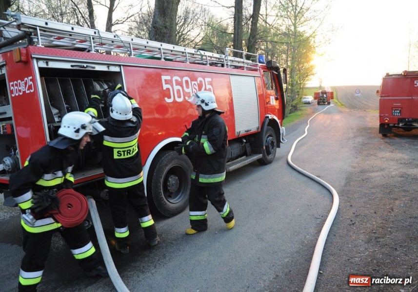 Zdjęcie w galerii na portalu naszraciborz.pl: Ratowali kościółek w Pietrowicach wiadomości z regionu