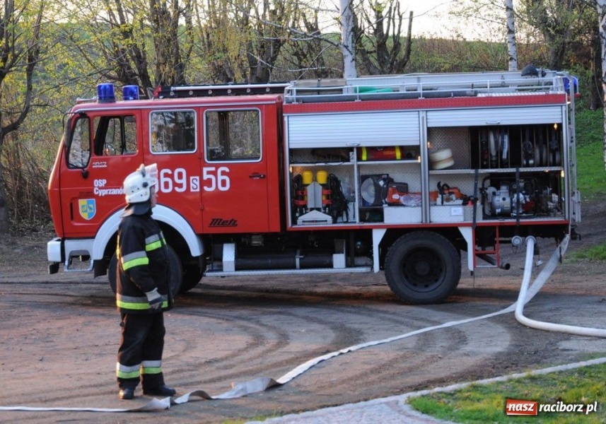Zdjęcie w galerii na portalu naszraciborz.pl: Ratowali kościółek w Pietrowicach wiadomości z regionu