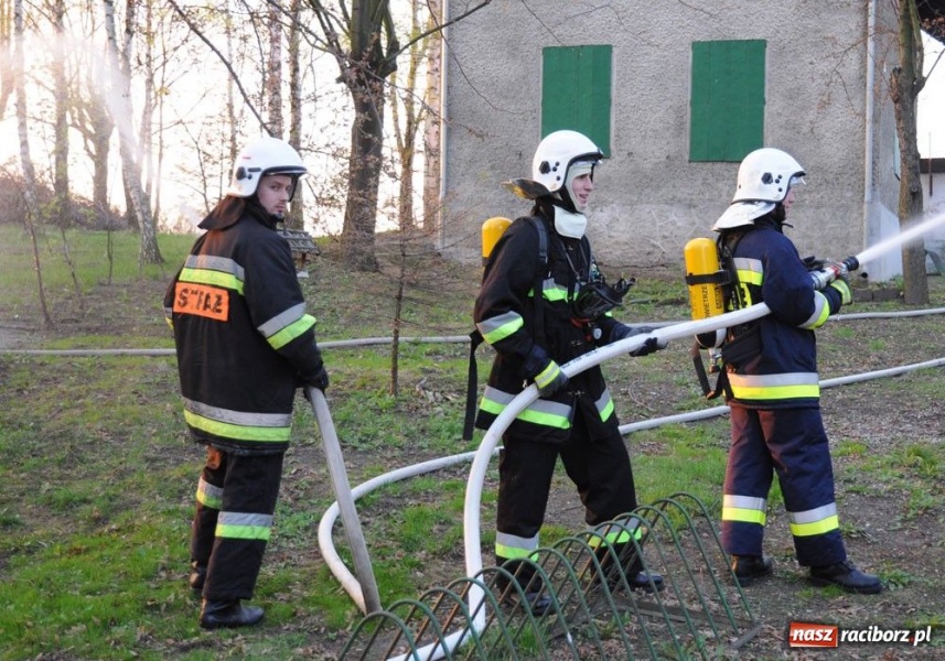 Zdjęcie w galerii na portalu naszraciborz.pl: Ratowali kościółek w Pietrowicach wiadomości z regionu