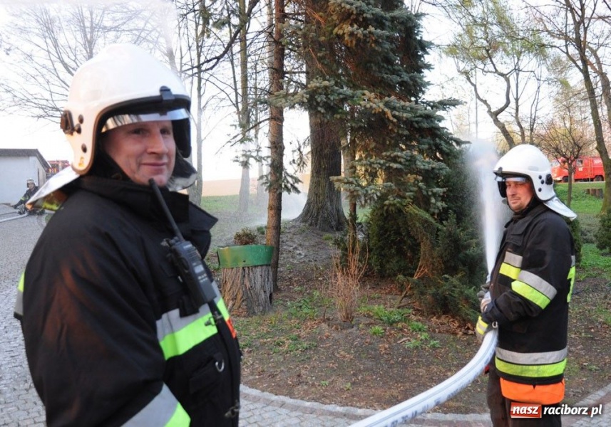 Zdjęcie w galerii na portalu naszraciborz.pl: Ratowali kościółek w Pietrowicach wiadomości z regionu