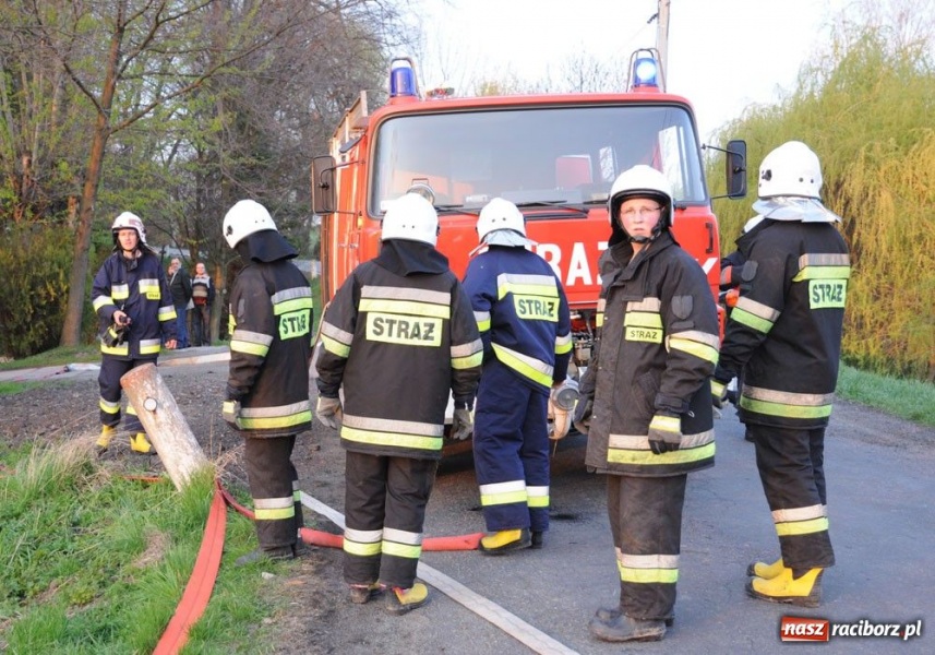 Zdjęcie w galerii na portalu naszraciborz.pl: Ratowali kościółek w Pietrowicach wiadomości z regionu