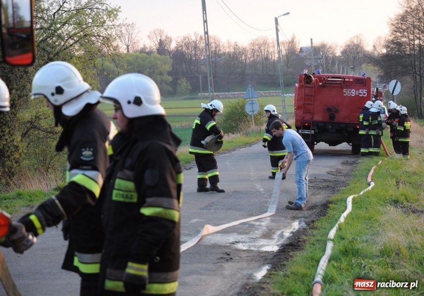 Zdjęcie w galerii na portalu naszraciborz.pl: Ratowali kościółek w Pietrowicach wiadomości z regionu