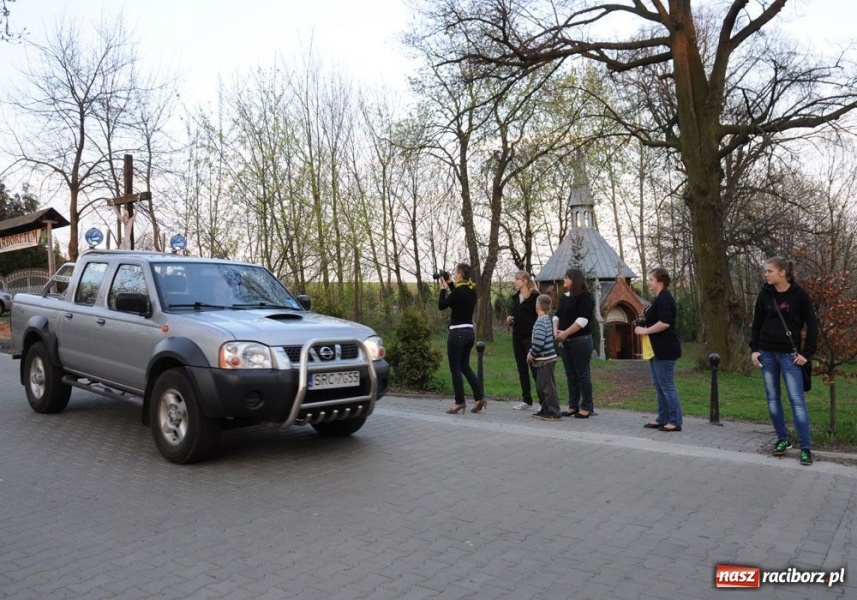 Zdjęcie w galerii na portalu naszraciborz.pl: Ratowali kościółek w Pietrowicach wiadomości z regionu