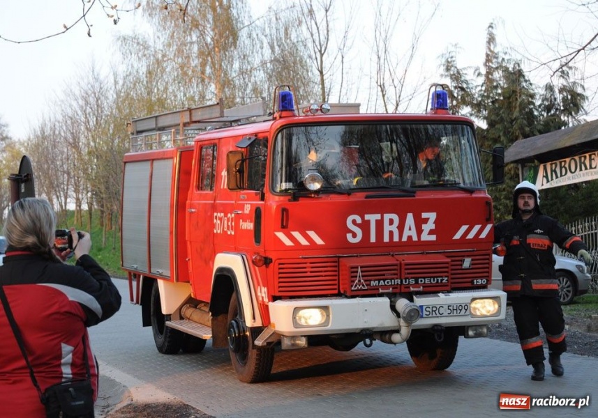 Zdjęcie w galerii na portalu naszraciborz.pl: Ratowali kościółek w Pietrowicach wiadomości z regionu