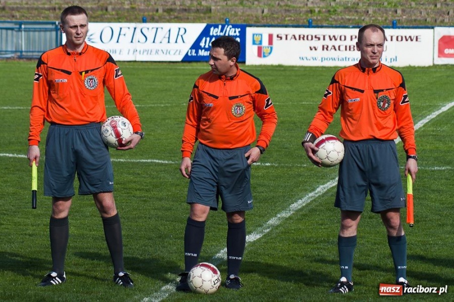 Zdjęcie w galerii na portalu naszraciborz.pl: Mecz o życie na remis wiadomości z regionu