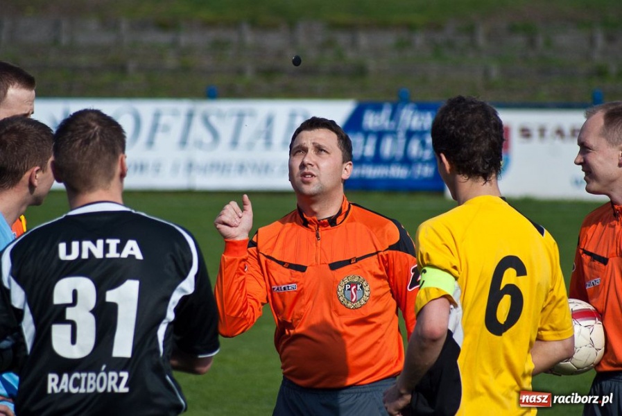 Zdjęcie w galerii na portalu naszraciborz.pl: Mecz o życie na remis wiadomości z regionu