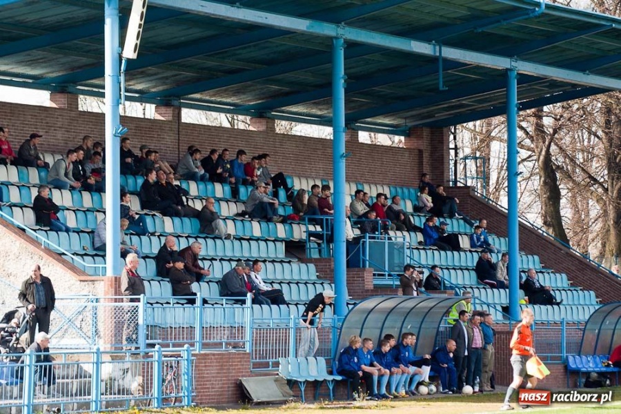 Zdjęcie w galerii na portalu naszraciborz.pl: Mecz o życie na remis wiadomości z regionu