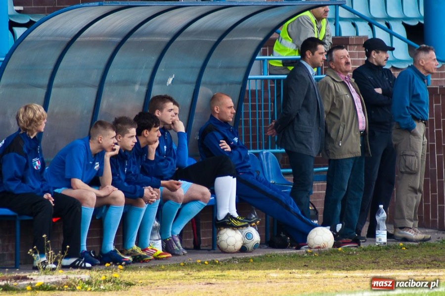 Zdjęcie w galerii na portalu naszraciborz.pl: Mecz o życie na remis wiadomości z regionu