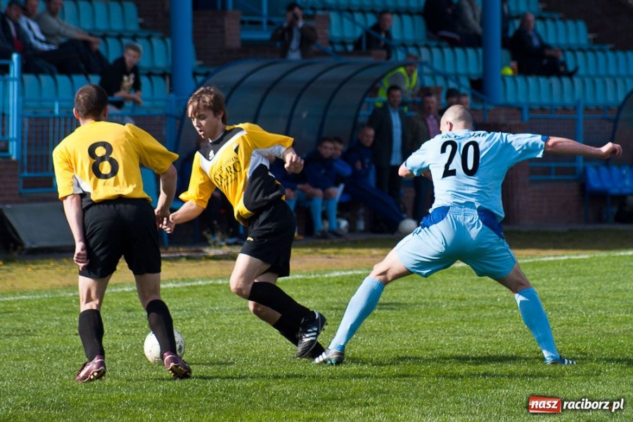 Zdjęcie w galerii na portalu naszraciborz.pl: Mecz o życie na remis wiadomości z regionu