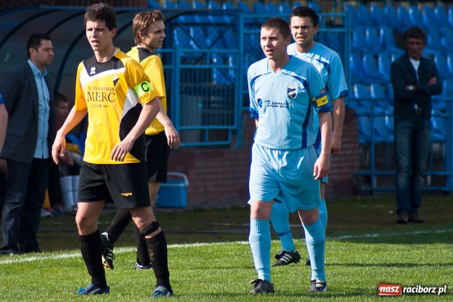 Zdjęcie w galerii na portalu naszraciborz.pl: Mecz o życie na remis wiadomości z regionu