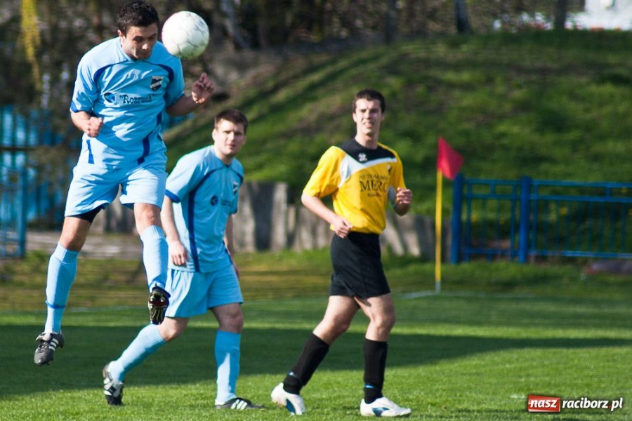 Zdjęcie w galerii na portalu naszraciborz.pl: Mecz o życie na remis wiadomości z regionu