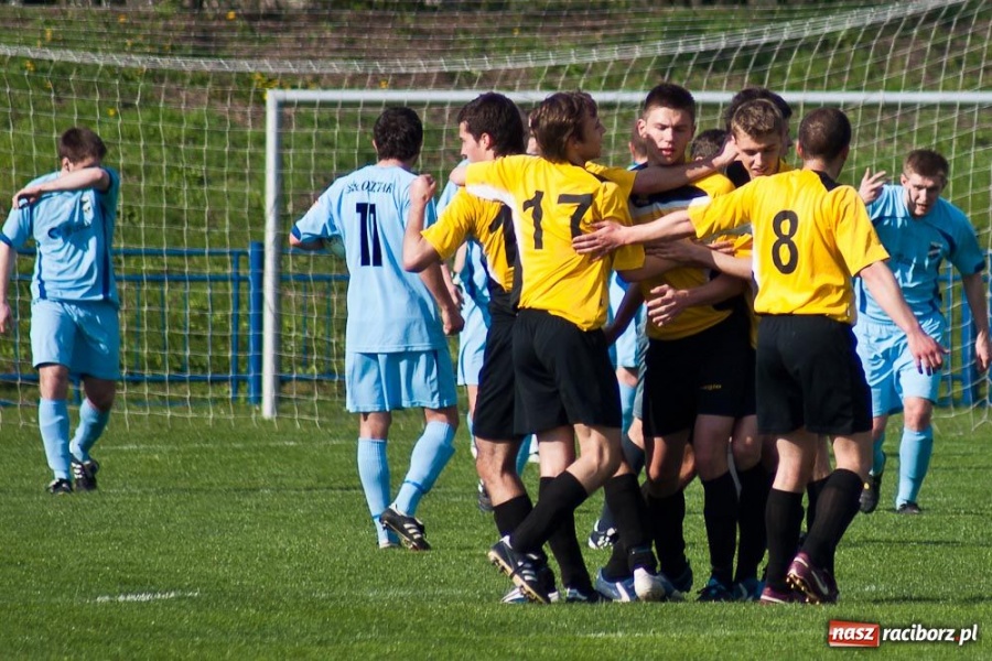 Zdjęcie w galerii na portalu naszraciborz.pl: Mecz o życie na remis wiadomości z regionu