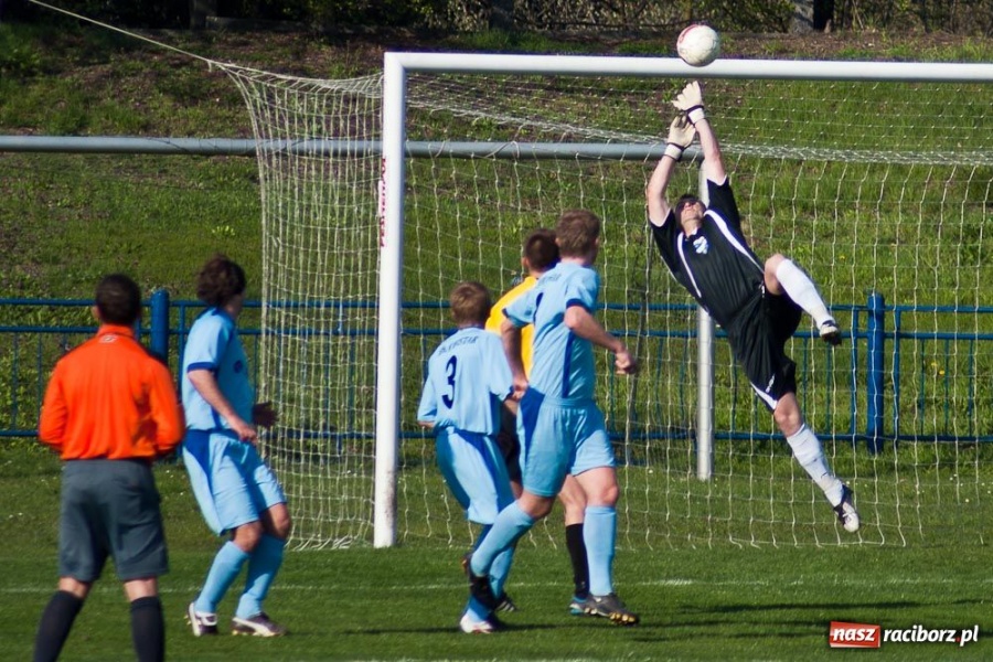 Zdjęcie w galerii na portalu naszraciborz.pl: Mecz o życie na remis wiadomości z regionu