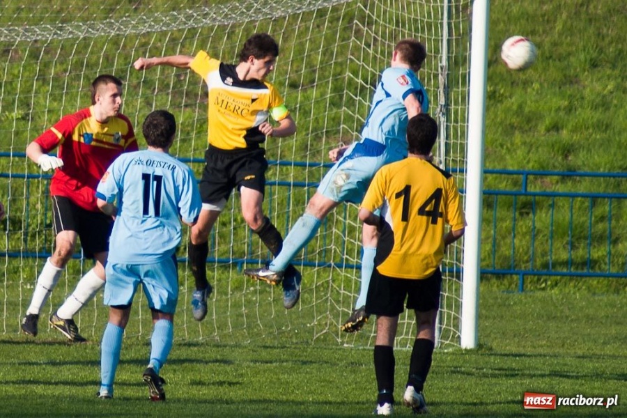 Zdjęcie w galerii na portalu naszraciborz.pl: Mecz o życie na remis wiadomości z regionu