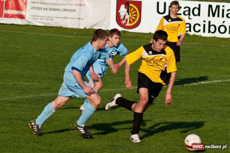 Zdjęcie w galerii na portalu naszraciborz.pl: Mecz o życie na remis wiadomości z regionu