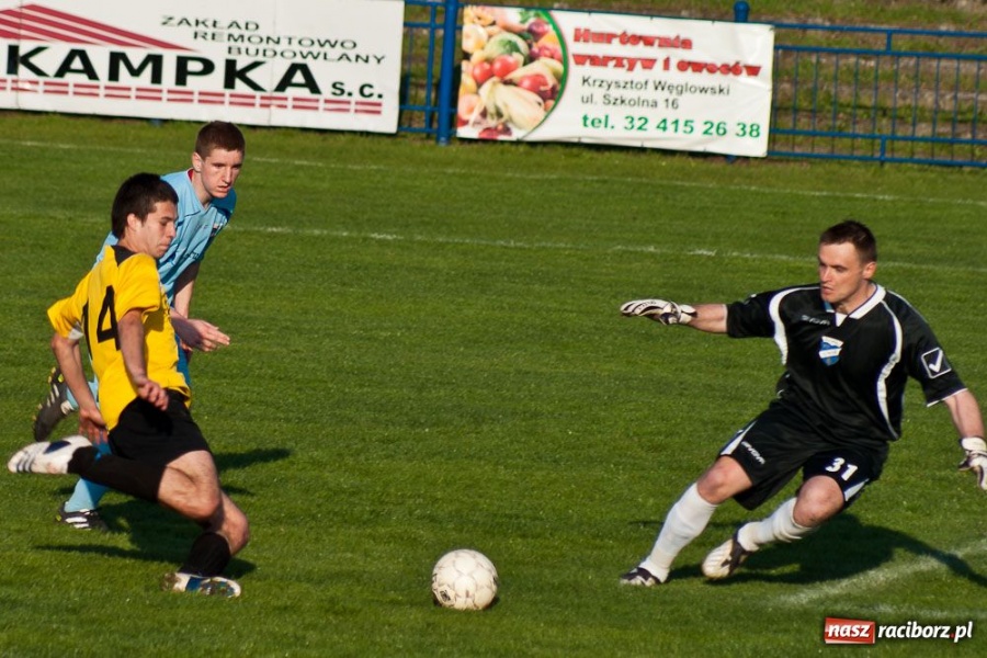 Zdjęcie w galerii na portalu naszraciborz.pl: Mecz o życie na remis wiadomości z regionu