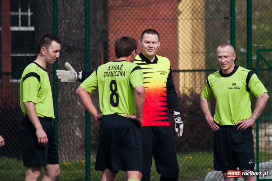 Zdjęcie w galerii na portalu naszraciborz.pl: Zakład Karny z pucharem dyrektora ZSZ wiadomości z regionu