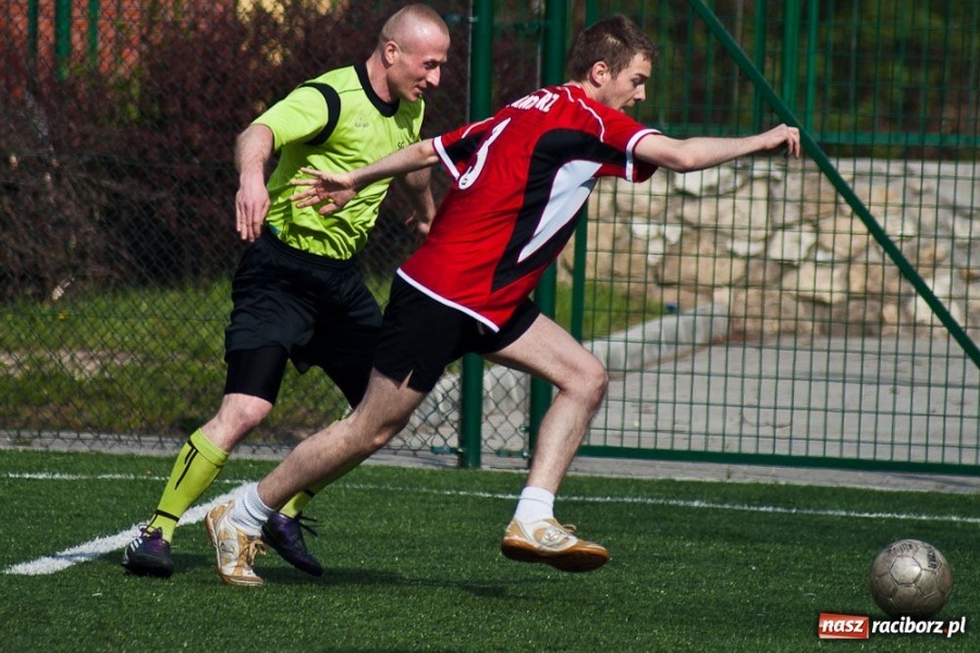 Zdjęcie w galerii na portalu naszraciborz.pl: Zakład Karny z pucharem dyrektora ZSZ wiadomości z regionu