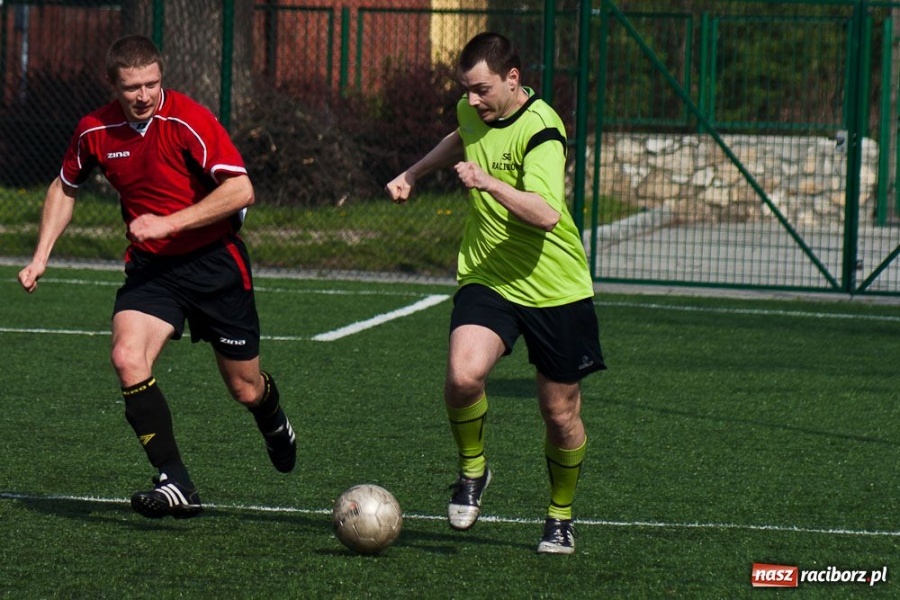 Zdjęcie w galerii na portalu naszraciborz.pl: Zakład Karny z pucharem dyrektora ZSZ wiadomości z regionu