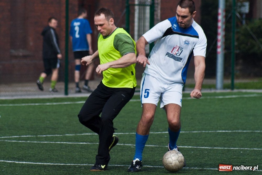 Zdjęcie w galerii na portalu naszraciborz.pl: Zakład Karny z pucharem dyrektora ZSZ wiadomości z regionu