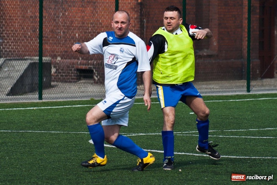 Zdjęcie w galerii na portalu naszraciborz.pl: Zakład Karny z pucharem dyrektora ZSZ wiadomości z regionu