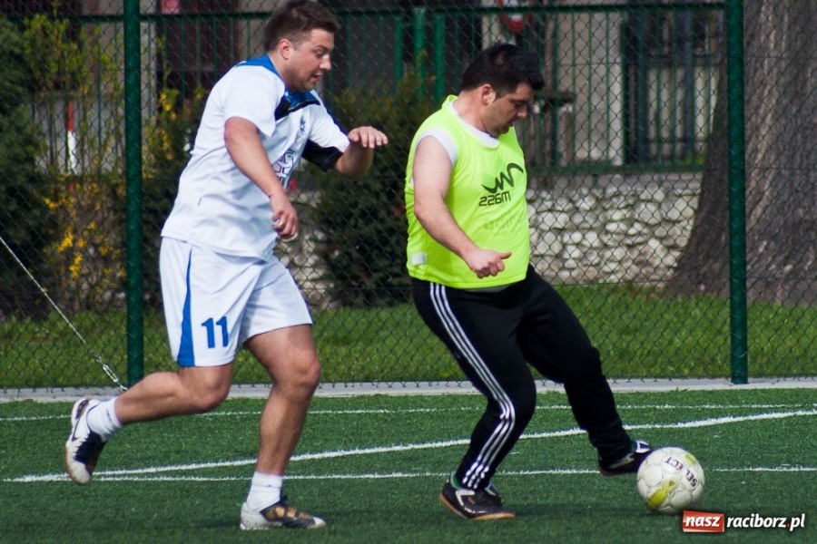 Zdjęcie w galerii na portalu naszraciborz.pl: Zakład Karny z pucharem dyrektora ZSZ wiadomości z regionu