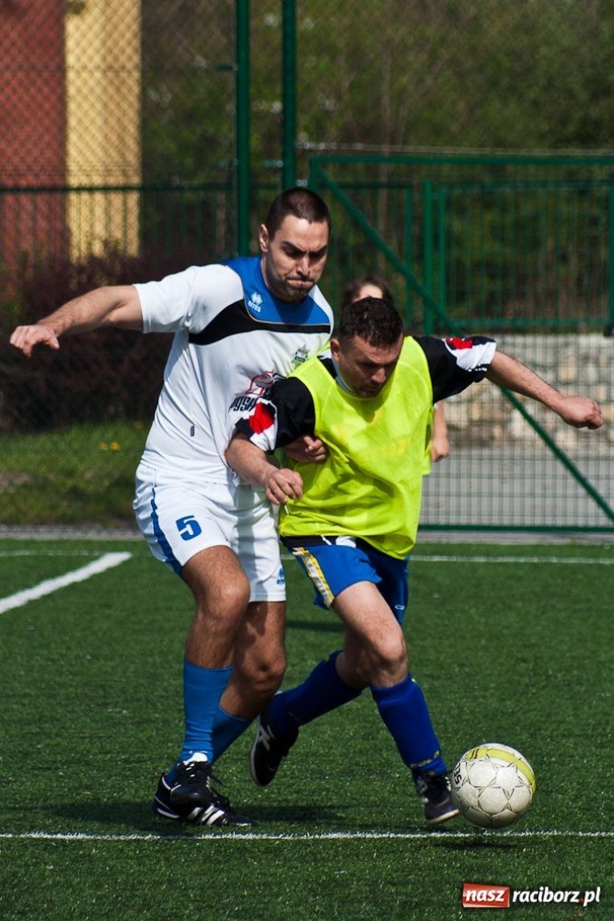 Zdjęcie w galerii na portalu naszraciborz.pl: Zakład Karny z pucharem dyrektora ZSZ wiadomości z regionu