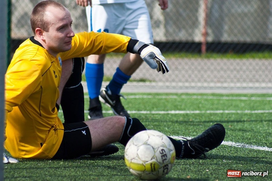 Zdjęcie w galerii na portalu naszraciborz.pl: Zakład Karny z pucharem dyrektora ZSZ wiadomości z regionu
