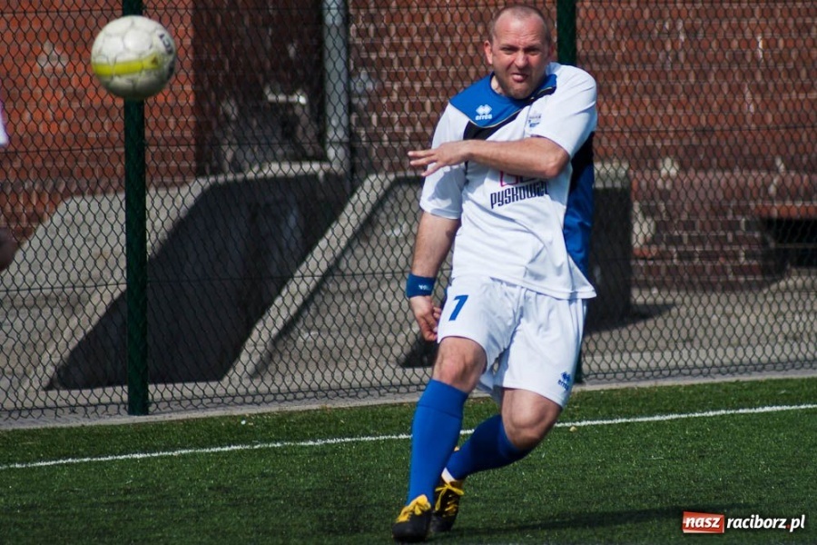 Zdjęcie w galerii na portalu naszraciborz.pl: Zakład Karny z pucharem dyrektora ZSZ wiadomości z regionu