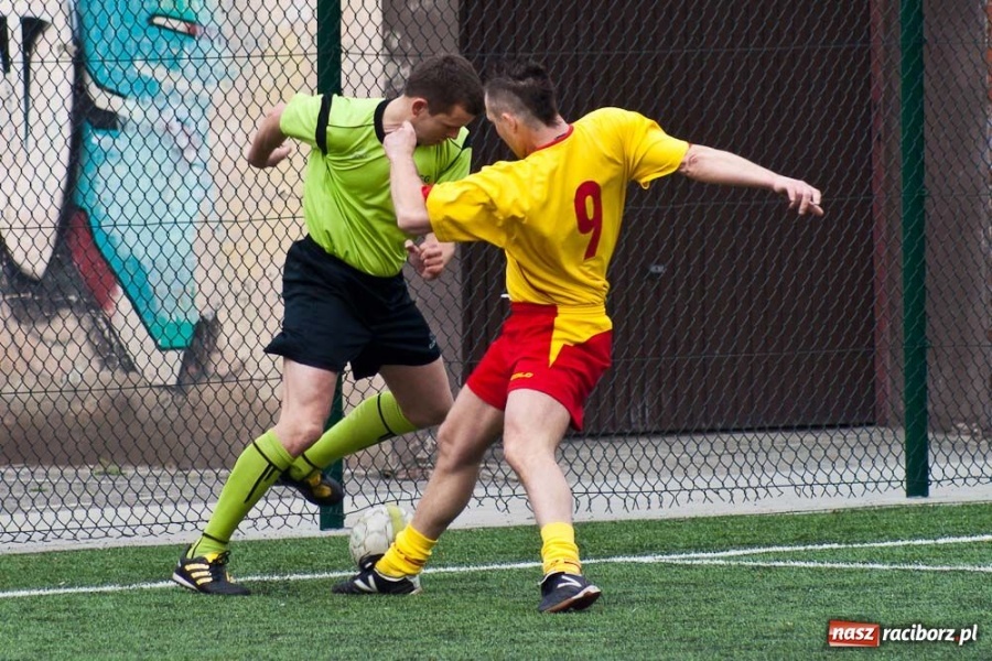 Zdjęcie w galerii na portalu naszraciborz.pl: Zakład Karny z pucharem dyrektora ZSZ wiadomości z regionu