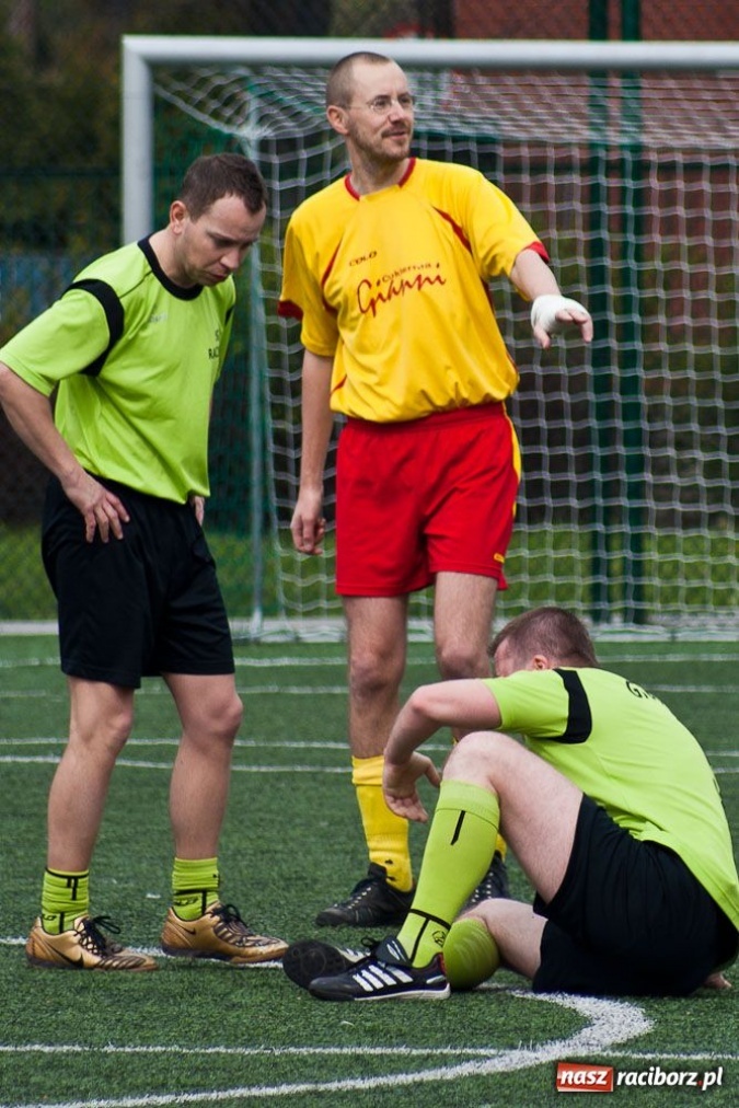 Zdjęcie w galerii na portalu naszraciborz.pl: Zakład Karny z pucharem dyrektora ZSZ wiadomości z regionu