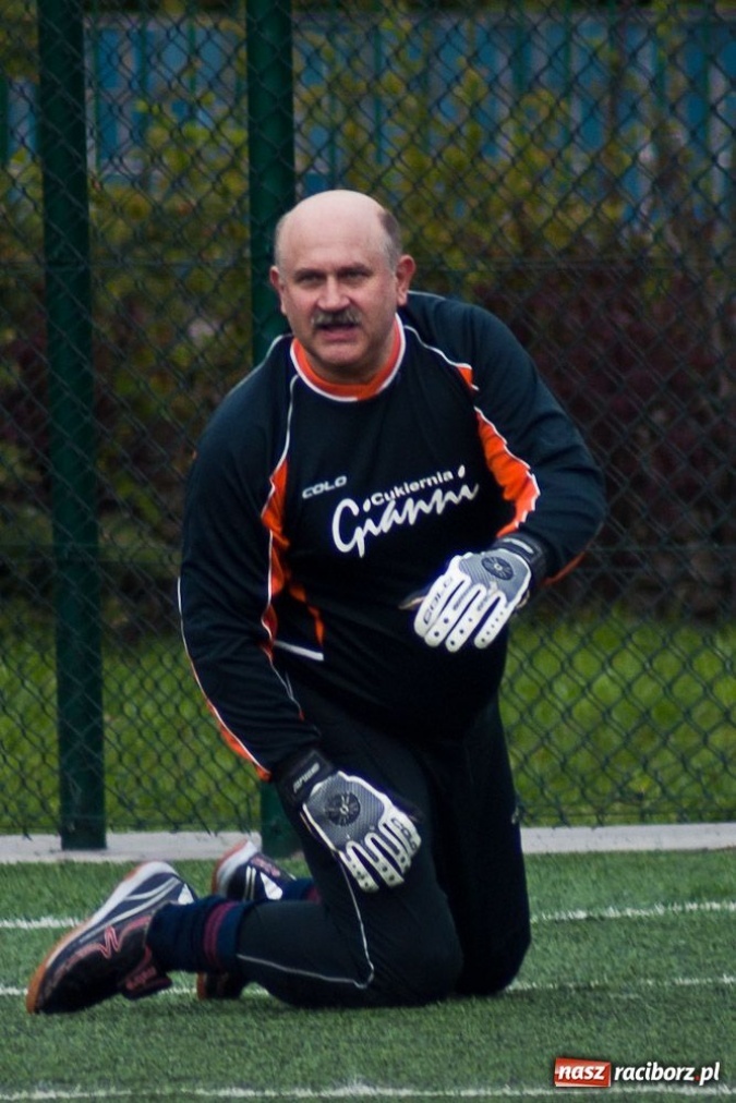 Zdjęcie w galerii na portalu naszraciborz.pl: Zakład Karny z pucharem dyrektora ZSZ wiadomości z regionu