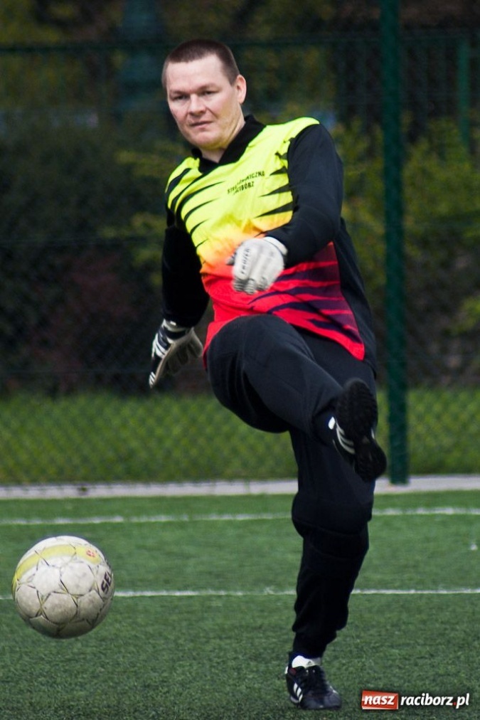 Zdjęcie w galerii na portalu naszraciborz.pl: Zakład Karny z pucharem dyrektora ZSZ wiadomości z regionu