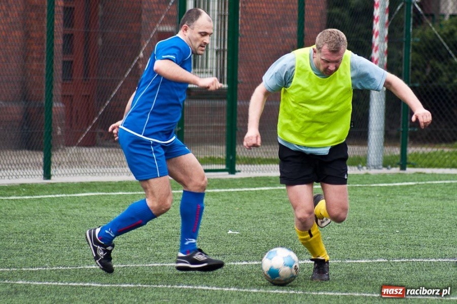 Zdjęcie w galerii na portalu naszraciborz.pl: Zakład Karny z pucharem dyrektora ZSZ wiadomości z regionu