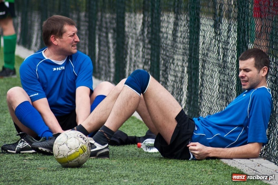 Zdjęcie w galerii na portalu naszraciborz.pl: Zakład Karny z pucharem dyrektora ZSZ wiadomości z regionu
