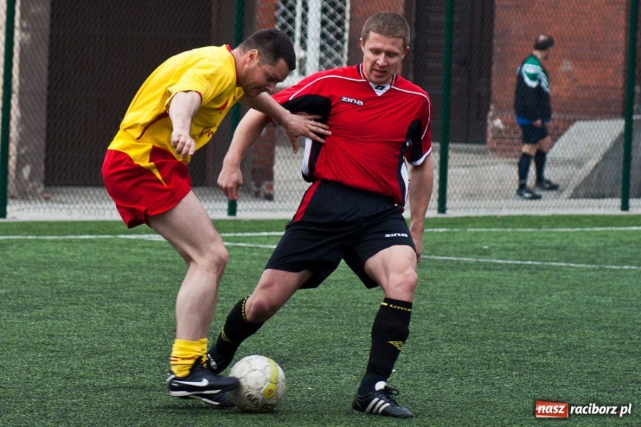 Zdjęcie w galerii na portalu naszraciborz.pl: Zakład Karny z pucharem dyrektora ZSZ wiadomości z regionu