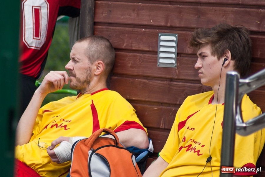 Zdjęcie w galerii na portalu naszraciborz.pl: Zakład Karny z pucharem dyrektora ZSZ wiadomości z regionu