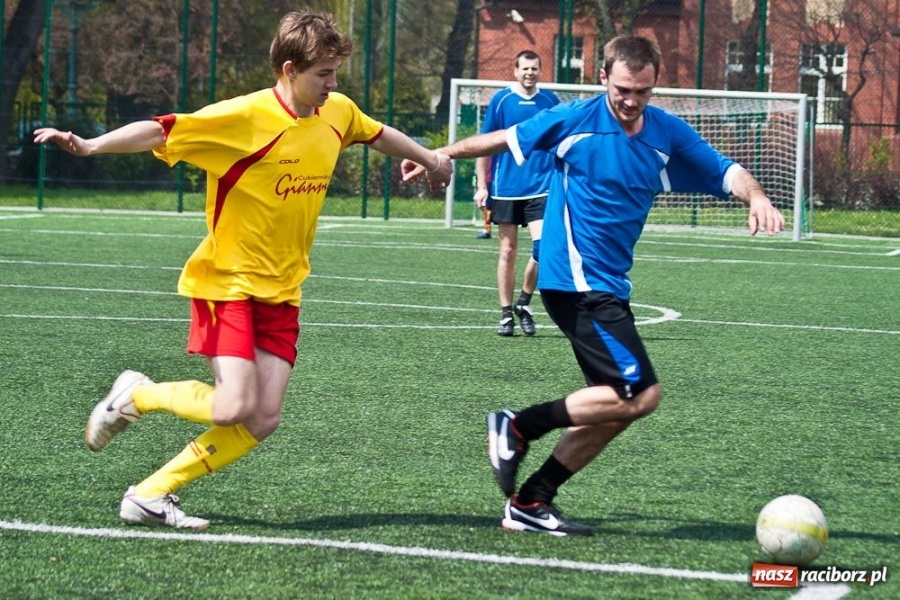 Zdjęcie w galerii na portalu naszraciborz.pl: Zakład Karny z pucharem dyrektora ZSZ wiadomości z regionu