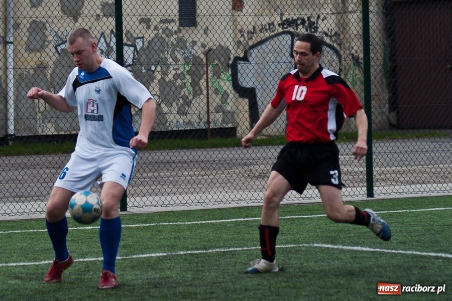 Zdjęcie w galerii na portalu naszraciborz.pl: Zakład Karny z pucharem dyrektora ZSZ wiadomości z regionu