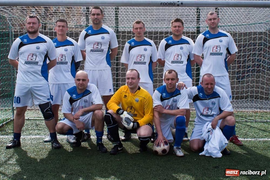 Zdjęcie w galerii na portalu naszraciborz.pl: Zakład Karny z pucharem dyrektora ZSZ wiadomości z regionu